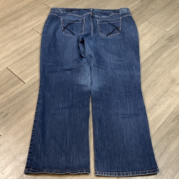Lane Bryant Straight Tighter Tummy Technology Medium Wash Stretch Jeans size 20 - Picture 2 of 11